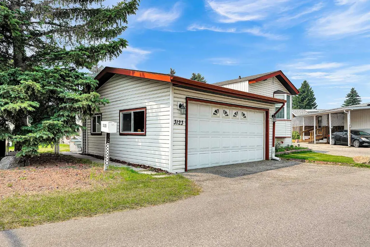 3123 Burroughs Manor NE