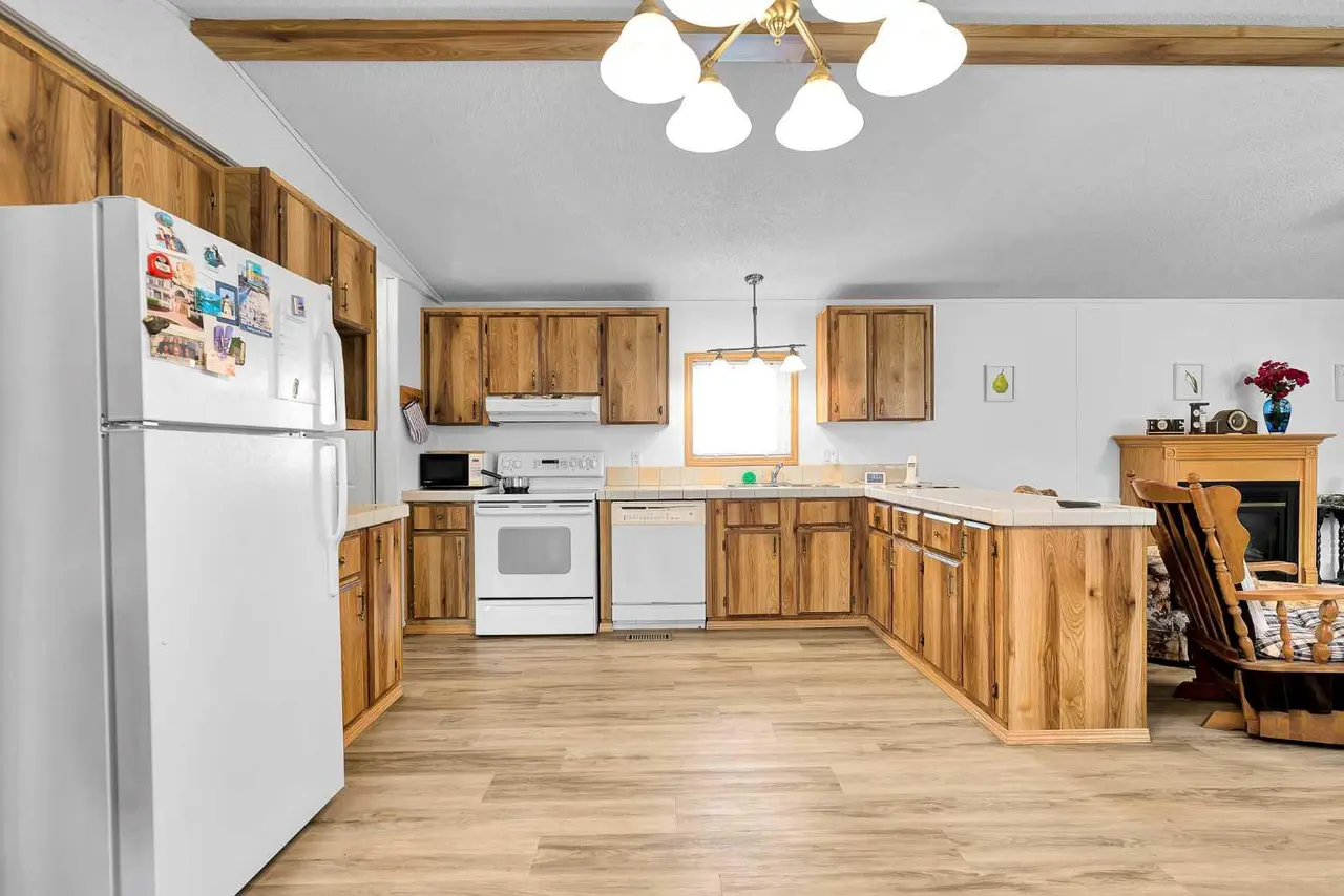 3123 Burroughs Manor NE
