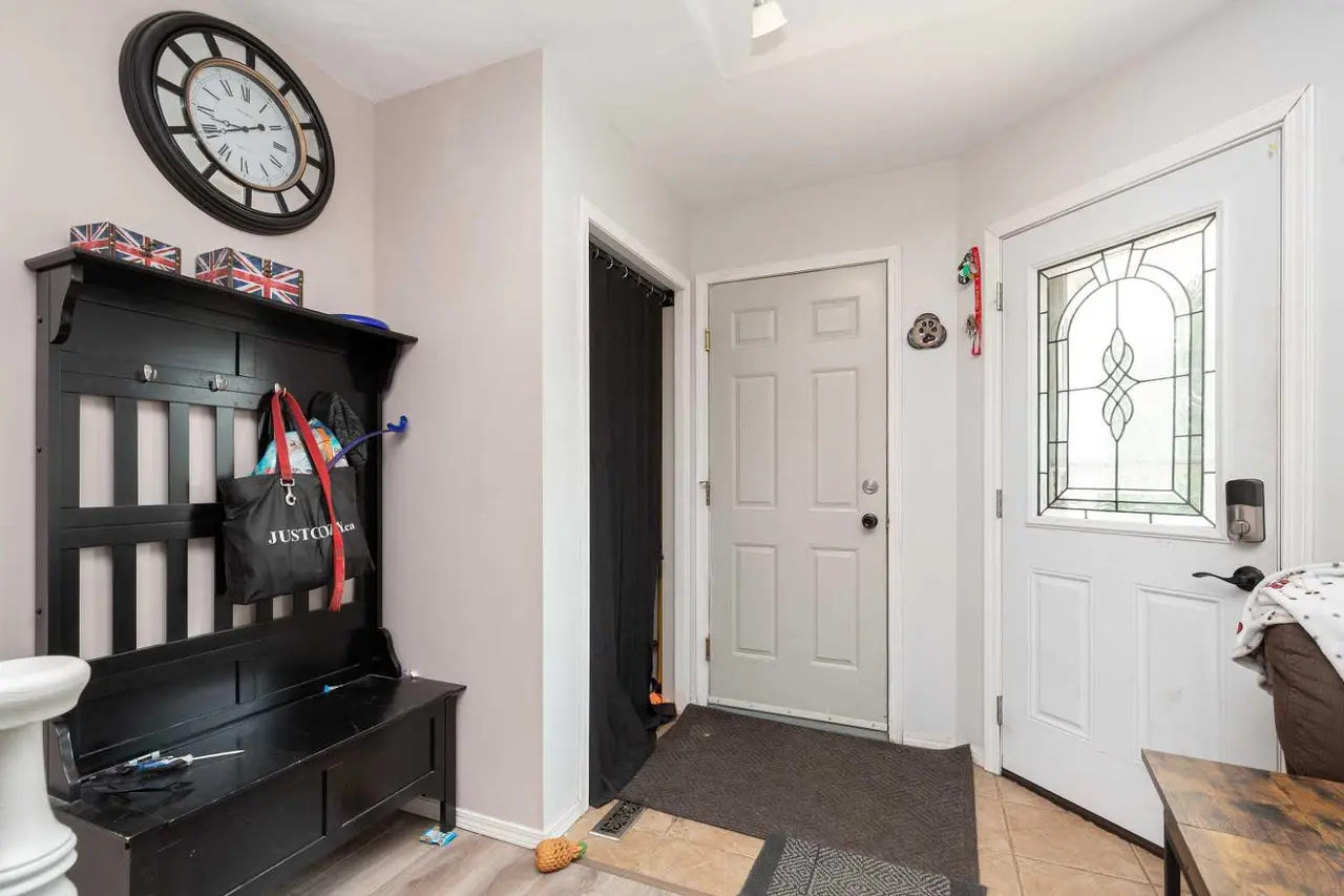 14 Heritage Road W