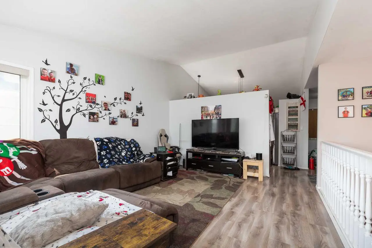 14 Heritage Road W