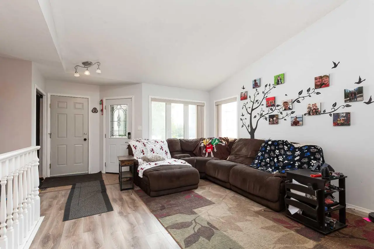 14 Heritage Road W