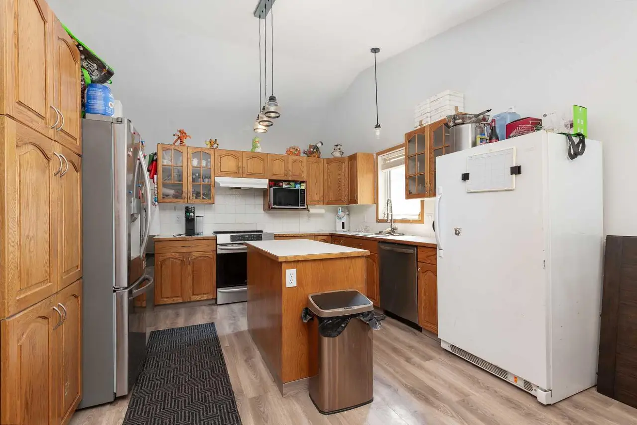 14 Heritage Road W