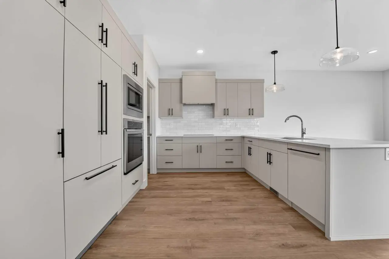 75 Miners Road W