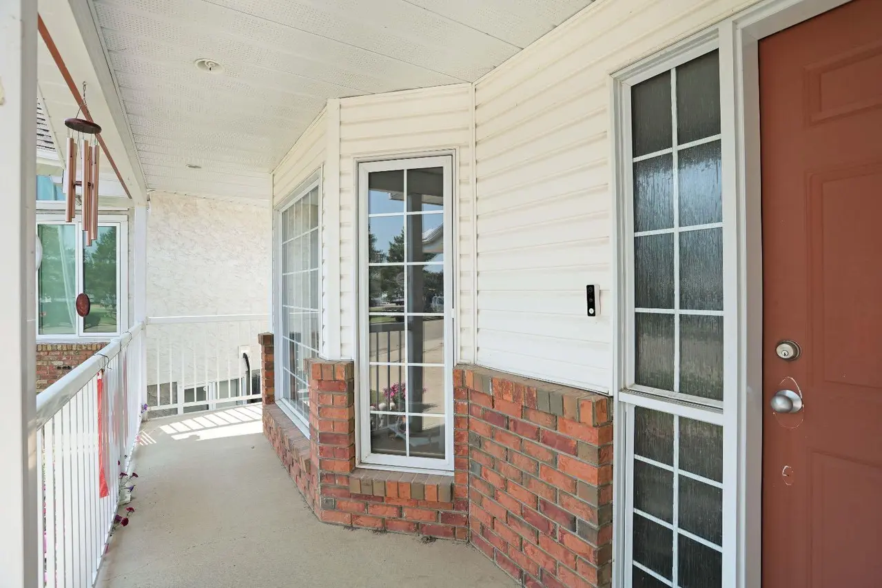 35 Parkland Close E