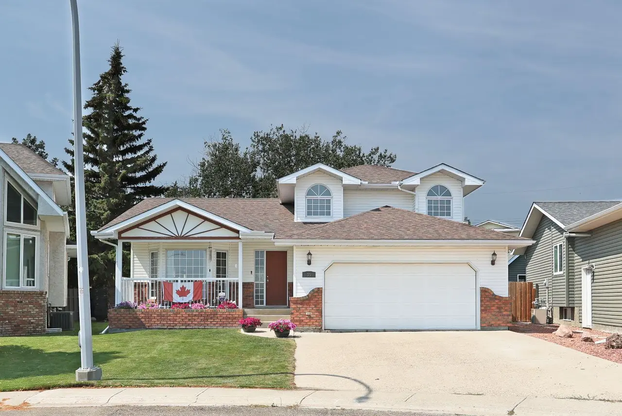 35 Parkland Close E