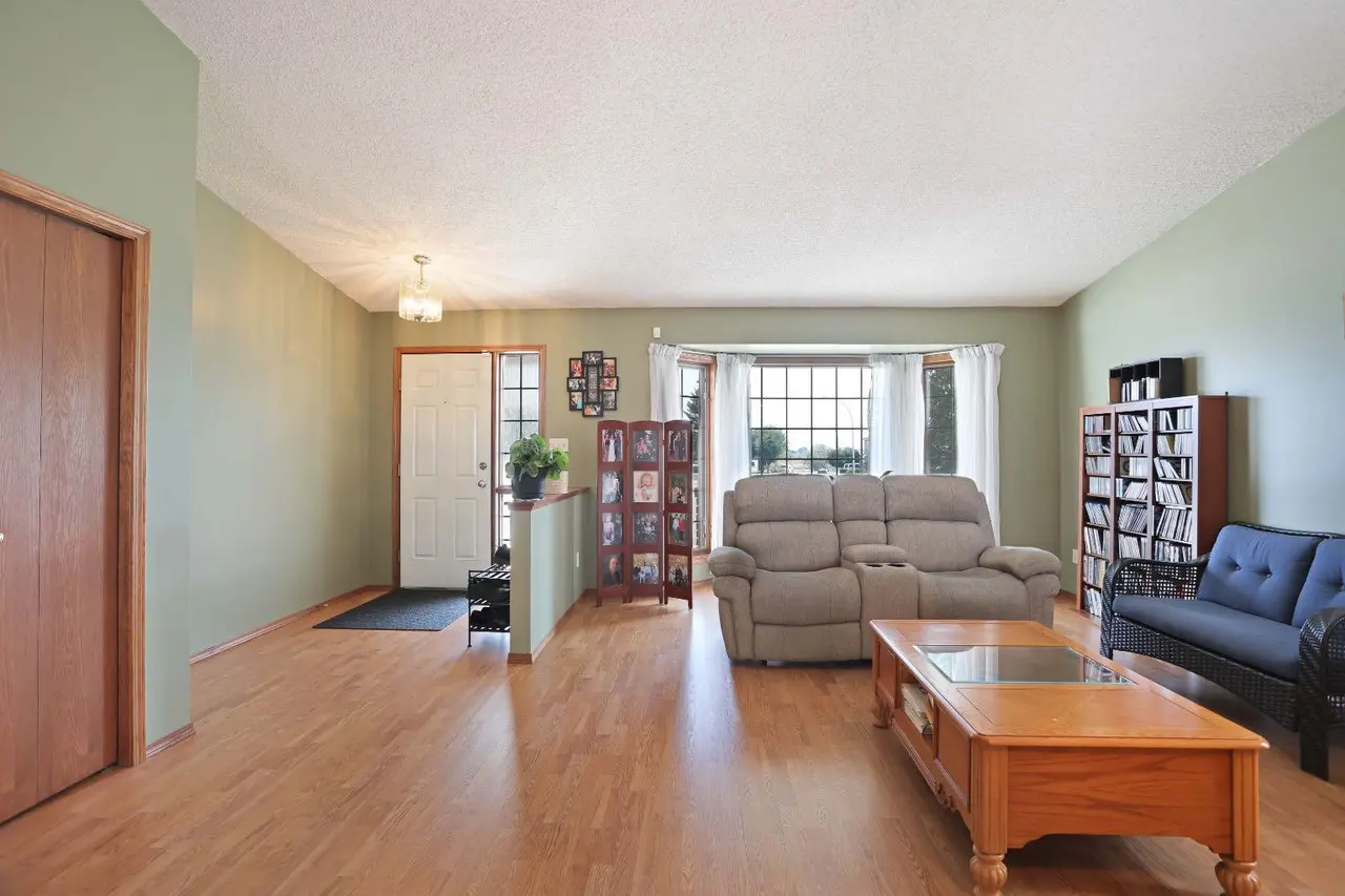 35 Parkland Close E