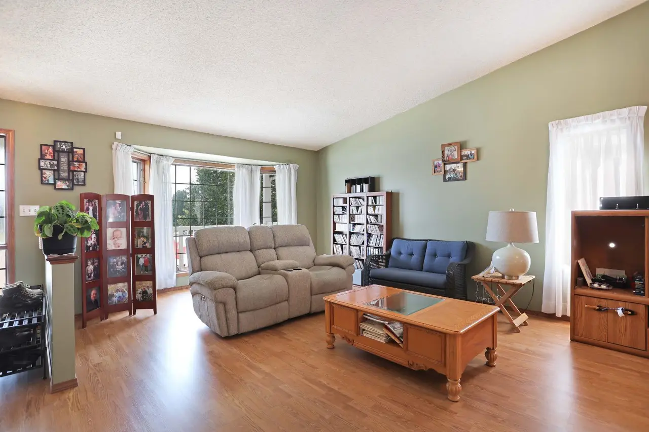 35 Parkland Close E