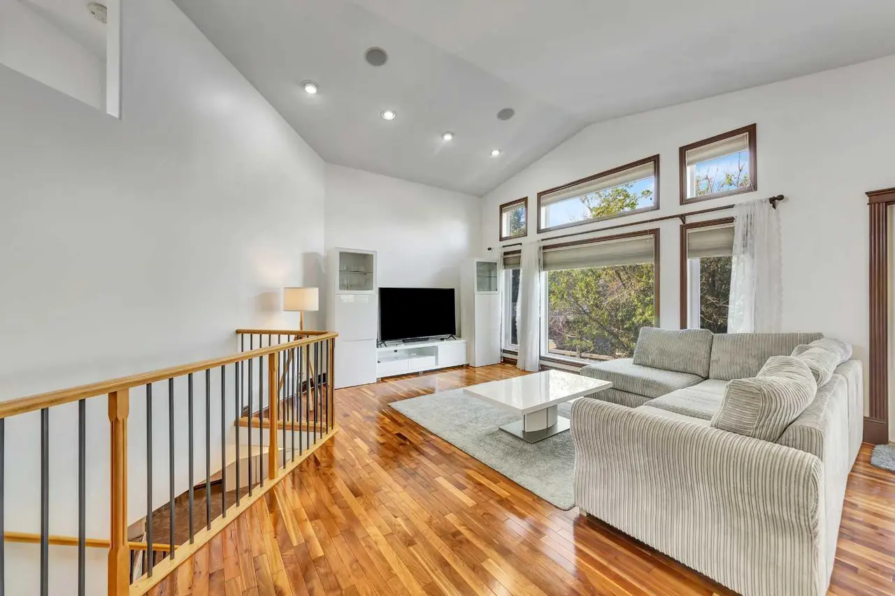 6105 24 Street 