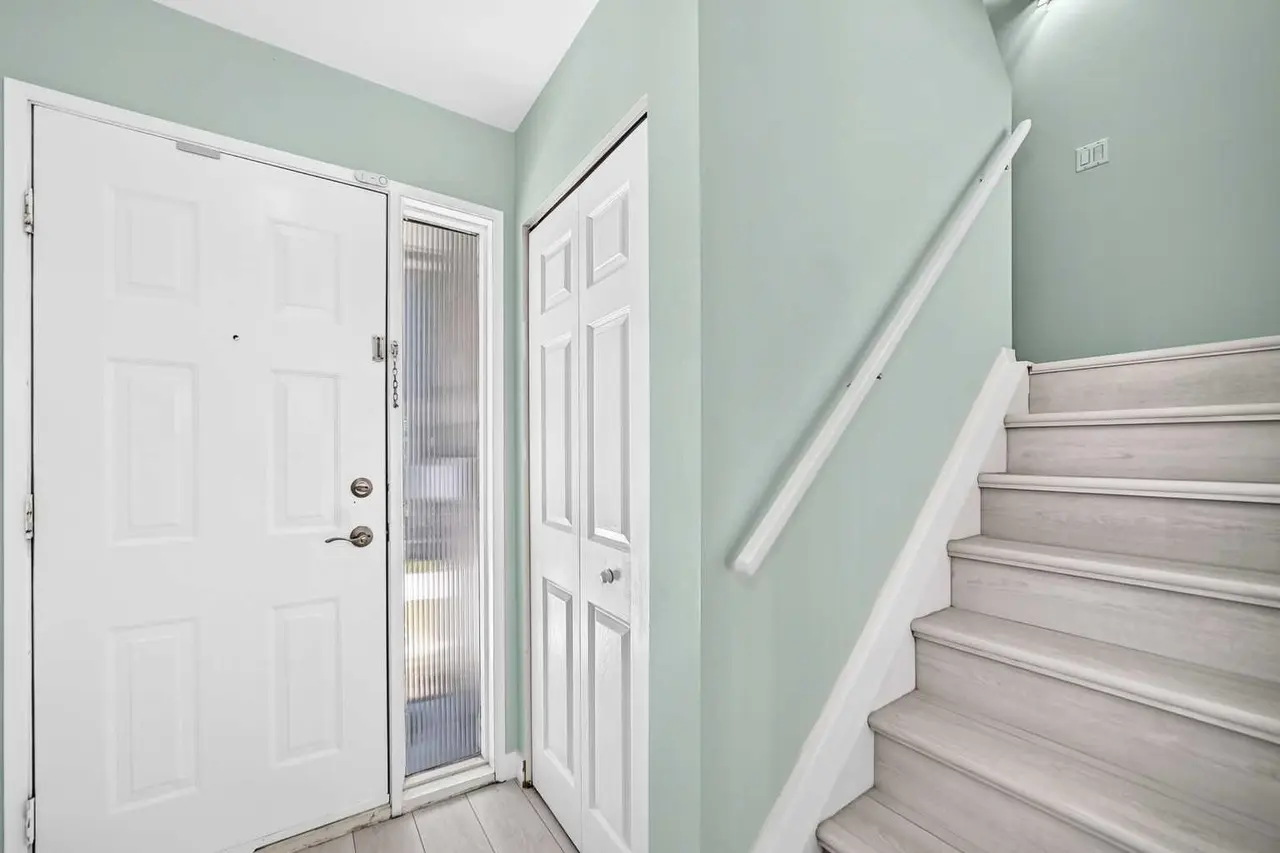 1, 208 Grier Terrace NE