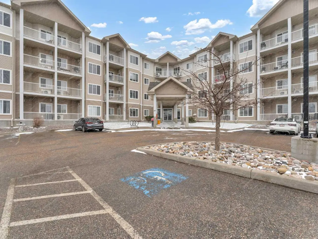 205, 194 Sunrise Circle SW