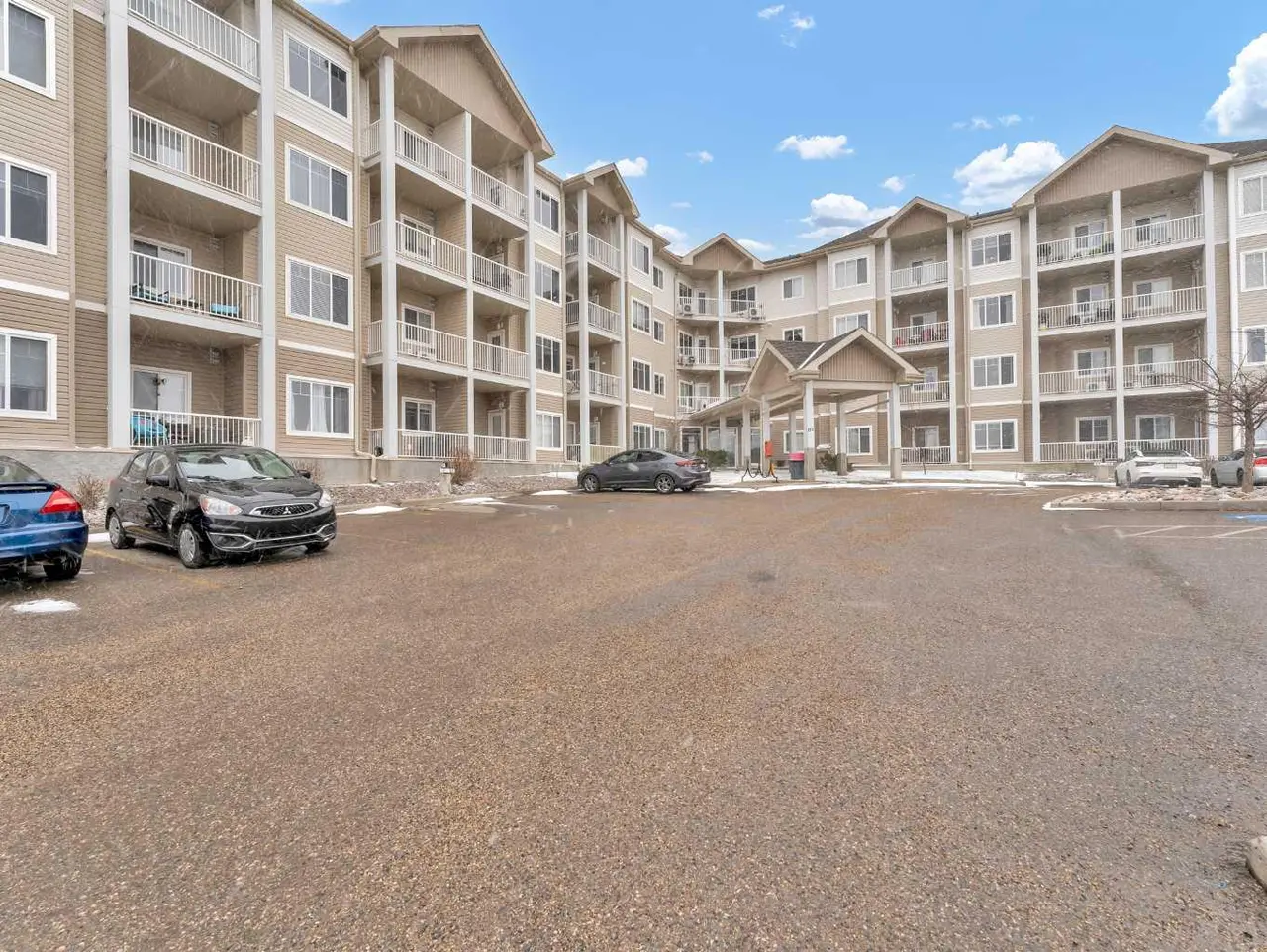 205, 194 Sunrise Circle SW