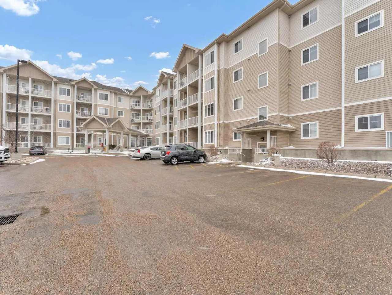 205, 194 Sunrise Circle SW