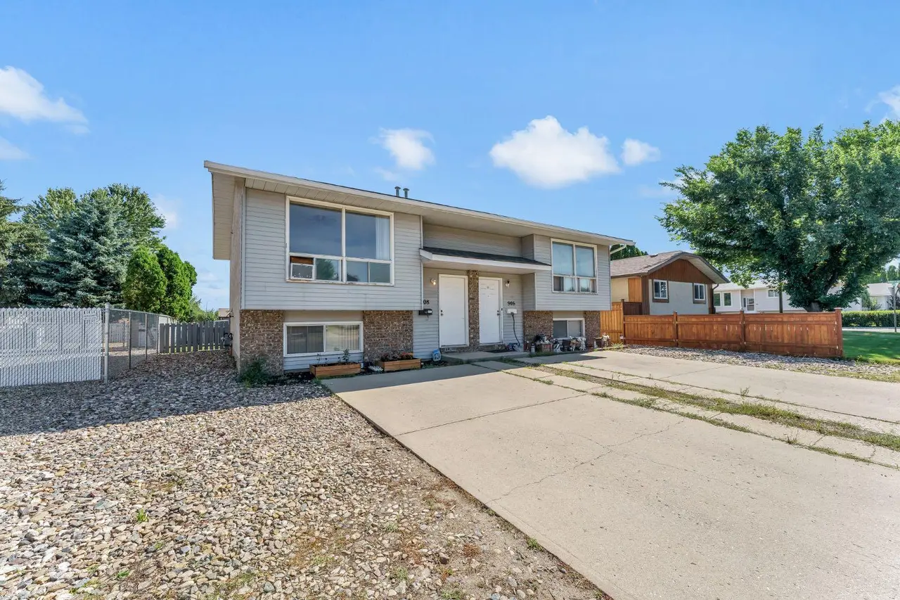 908 Ross Glen Drive SE