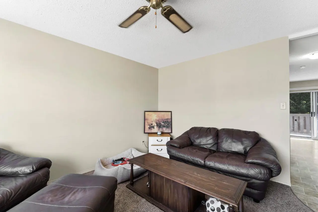 908 Ross Glen Drive SE