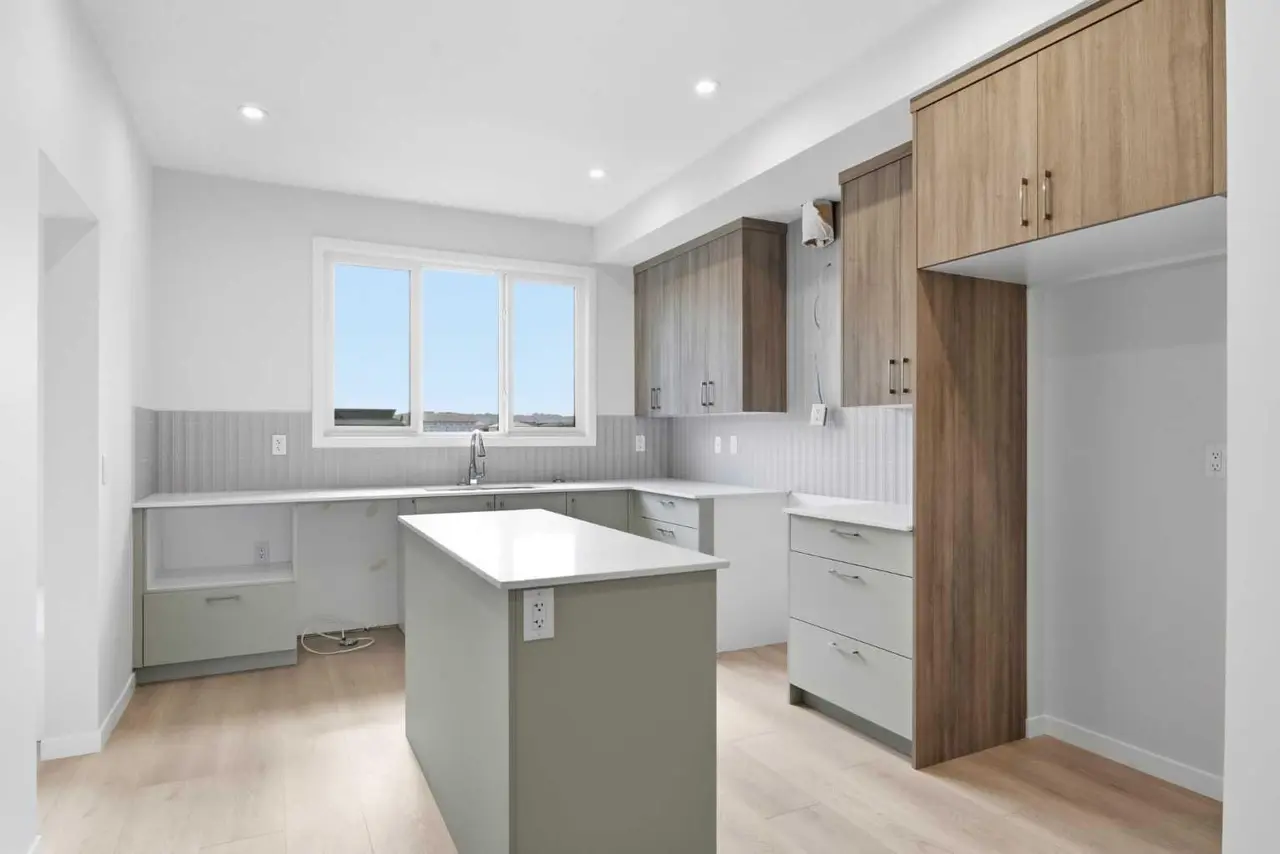 131 Royston Way NW