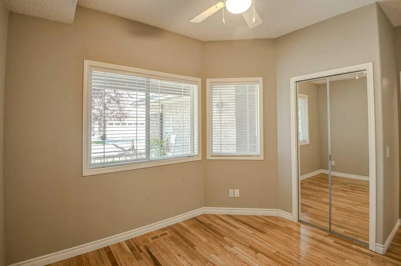 12 Straddock Villas SW