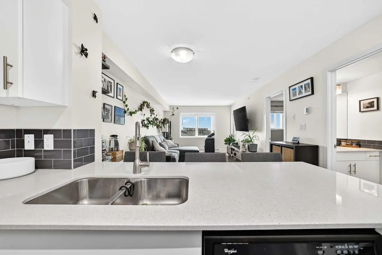 1406, 181 Skyview Ranch Manor NE