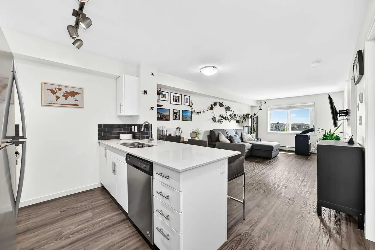 1406, 181 Skyview Ranch Manor NE