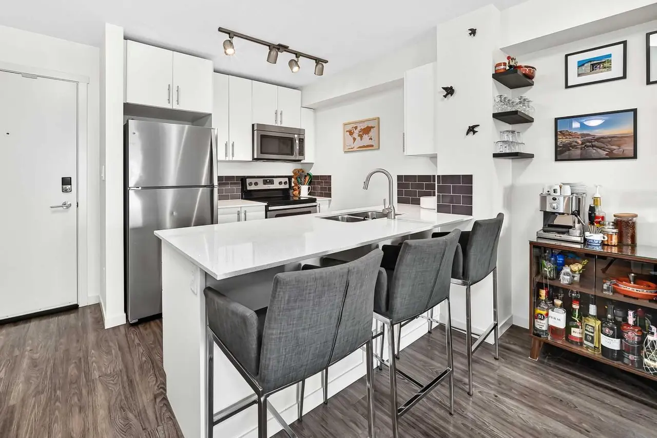 1406, 181 Skyview Ranch Manor NE