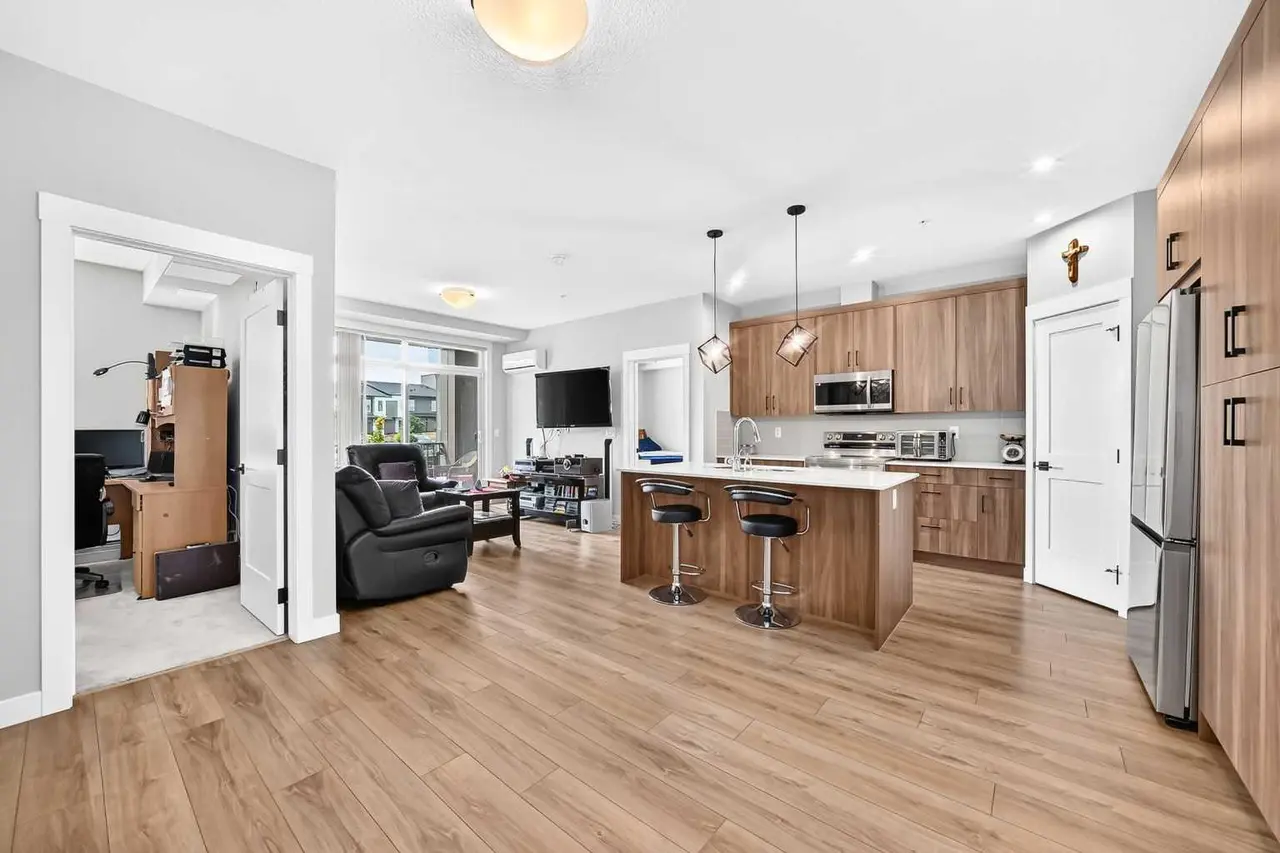 6106, 200 Seton Circle SE