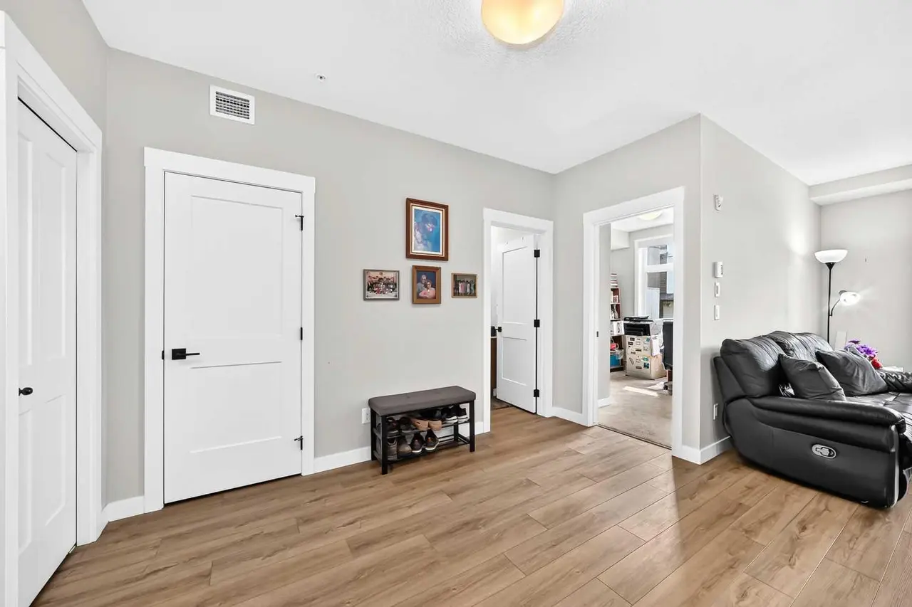 6106, 200 Seton Circle SE