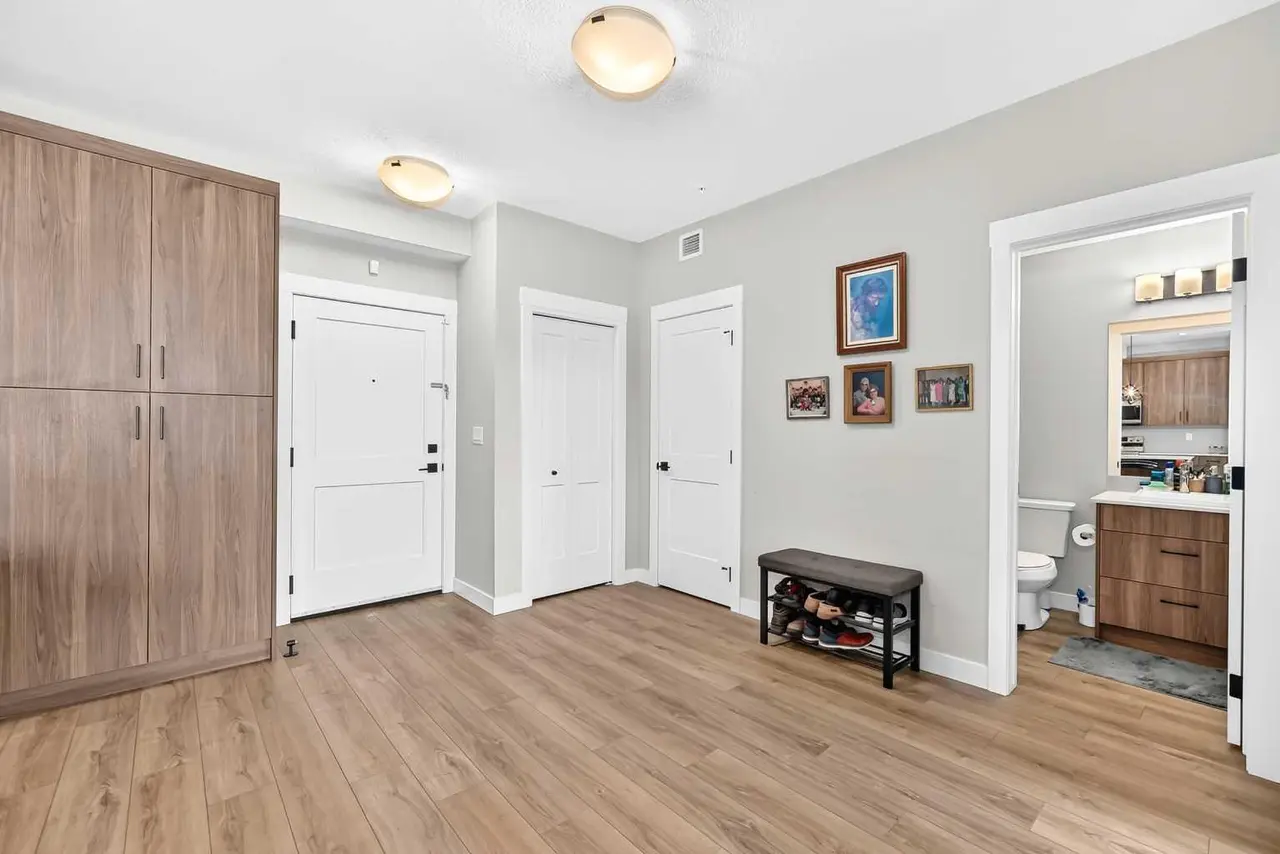 6106, 200 Seton Circle SE