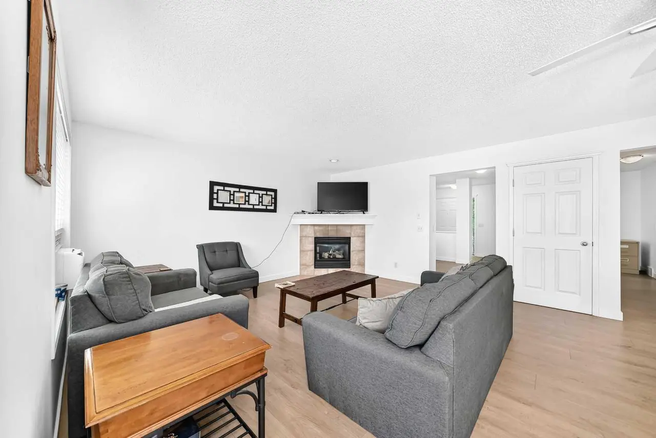 124 WEST LAKEVIEW Drive 