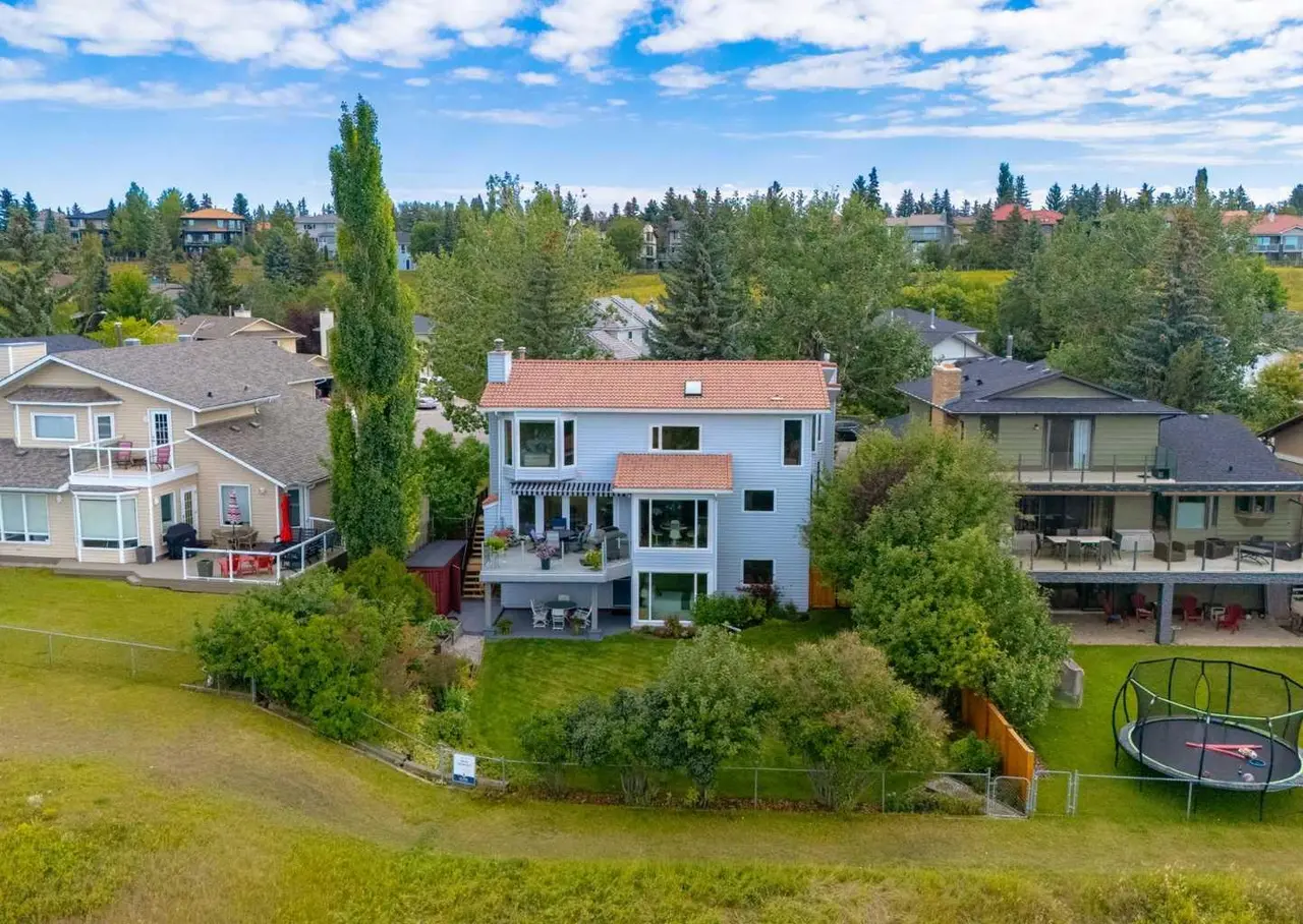 111 Hawksbrow Drive NW