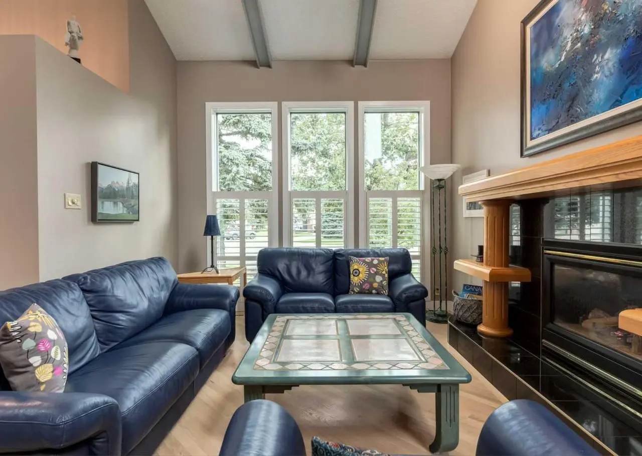 111 Hawksbrow Drive NW