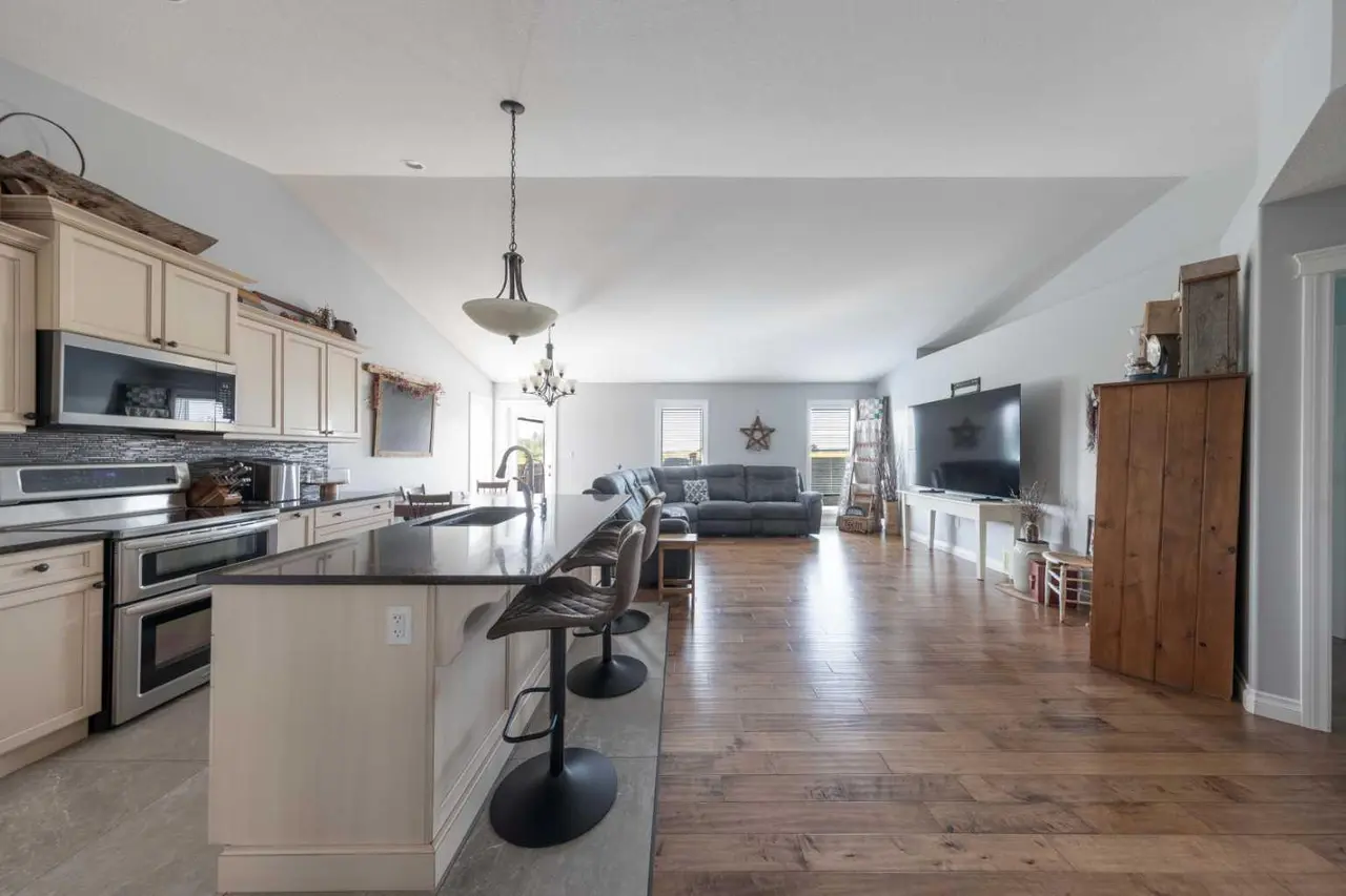 52, 2715 73 Avenue 