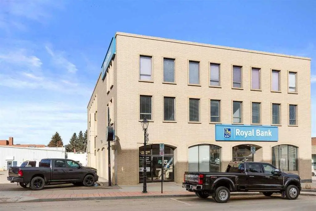 301A, 578 3 Street SE