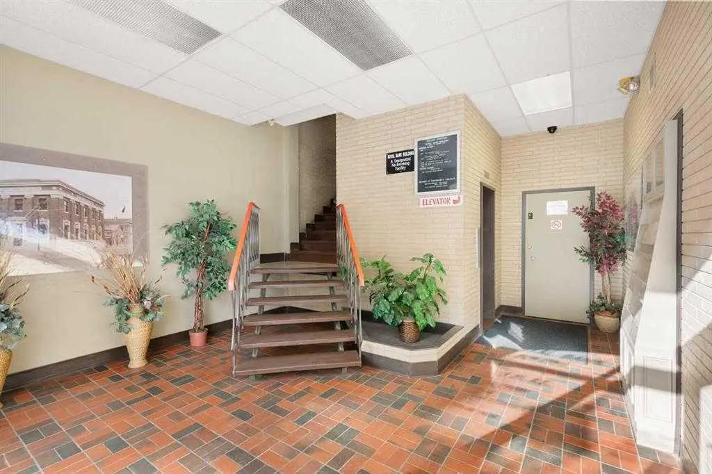 301A, 578 3 Street SE
