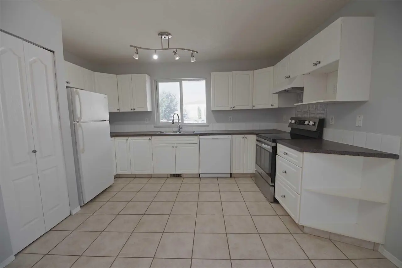 156 Jerry Potts Boulevard W