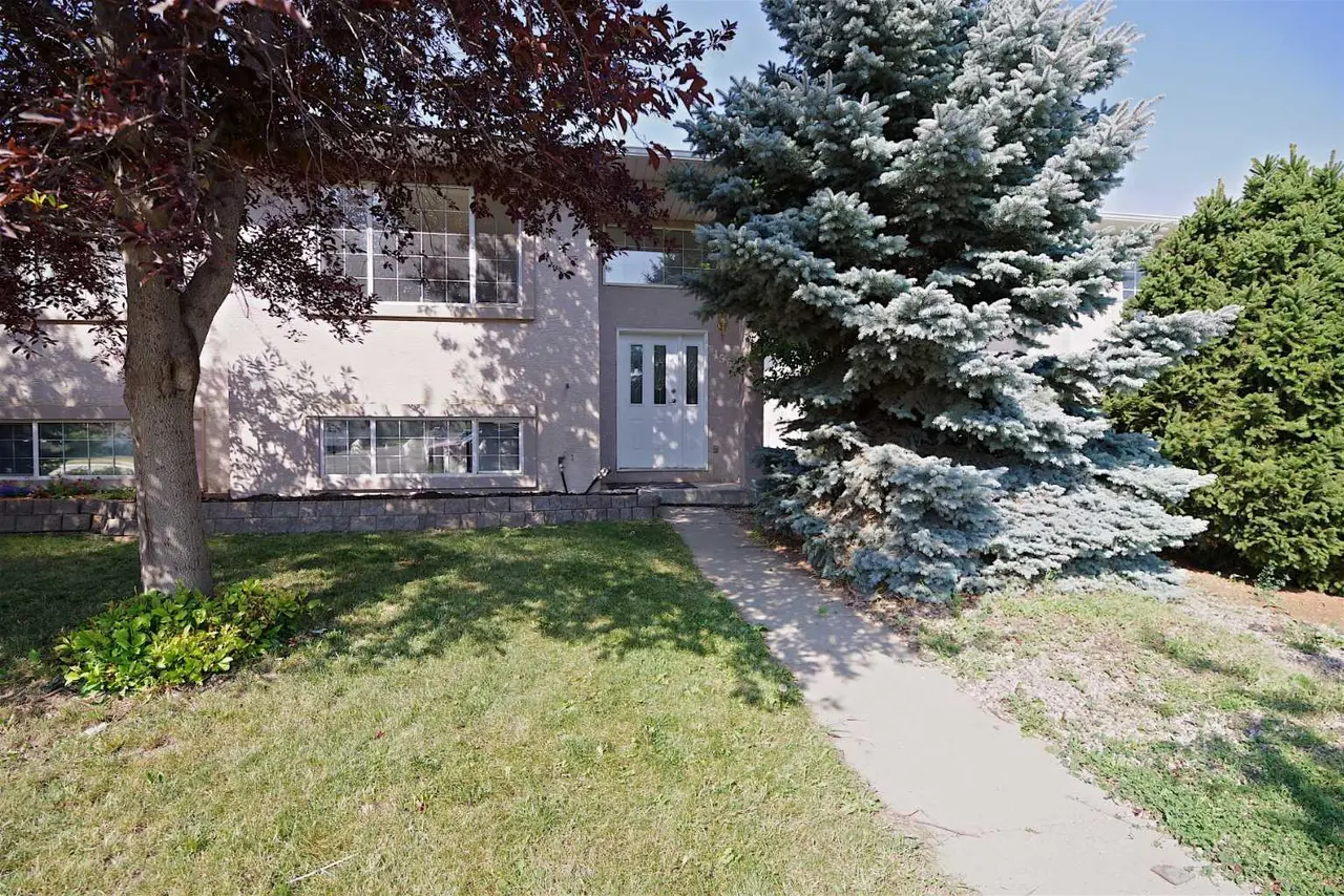 156 Jerry Potts Boulevard W