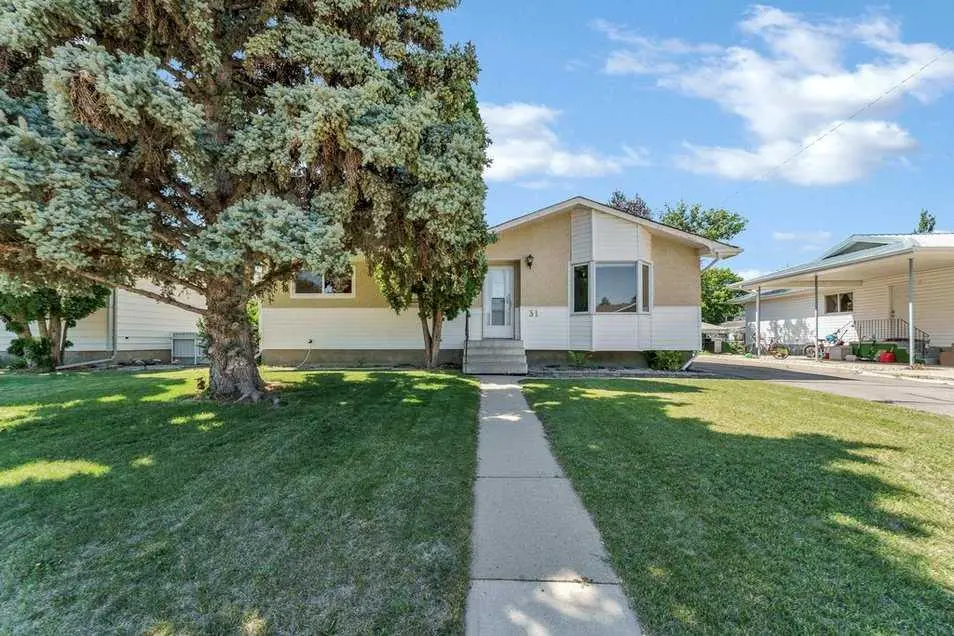 31 8 Street W
