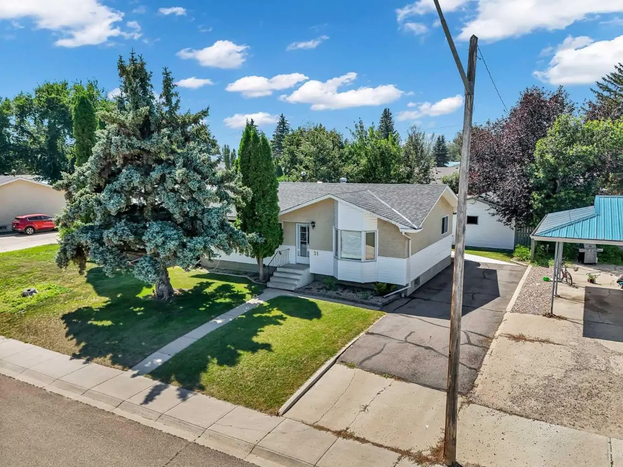 31 8 Street W