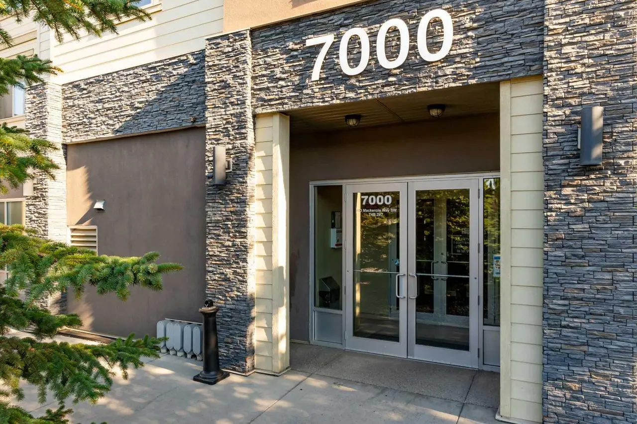 7202, 403 Mackenzie Way SW