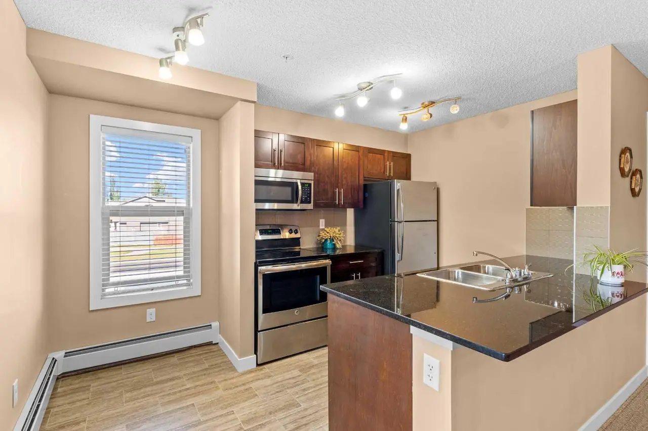 7202, 403 Mackenzie Way SW