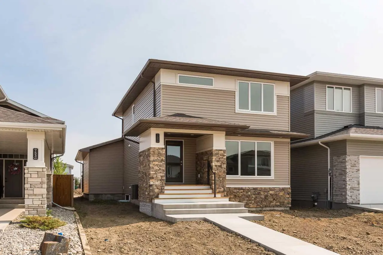 757 Riverhills Landing W