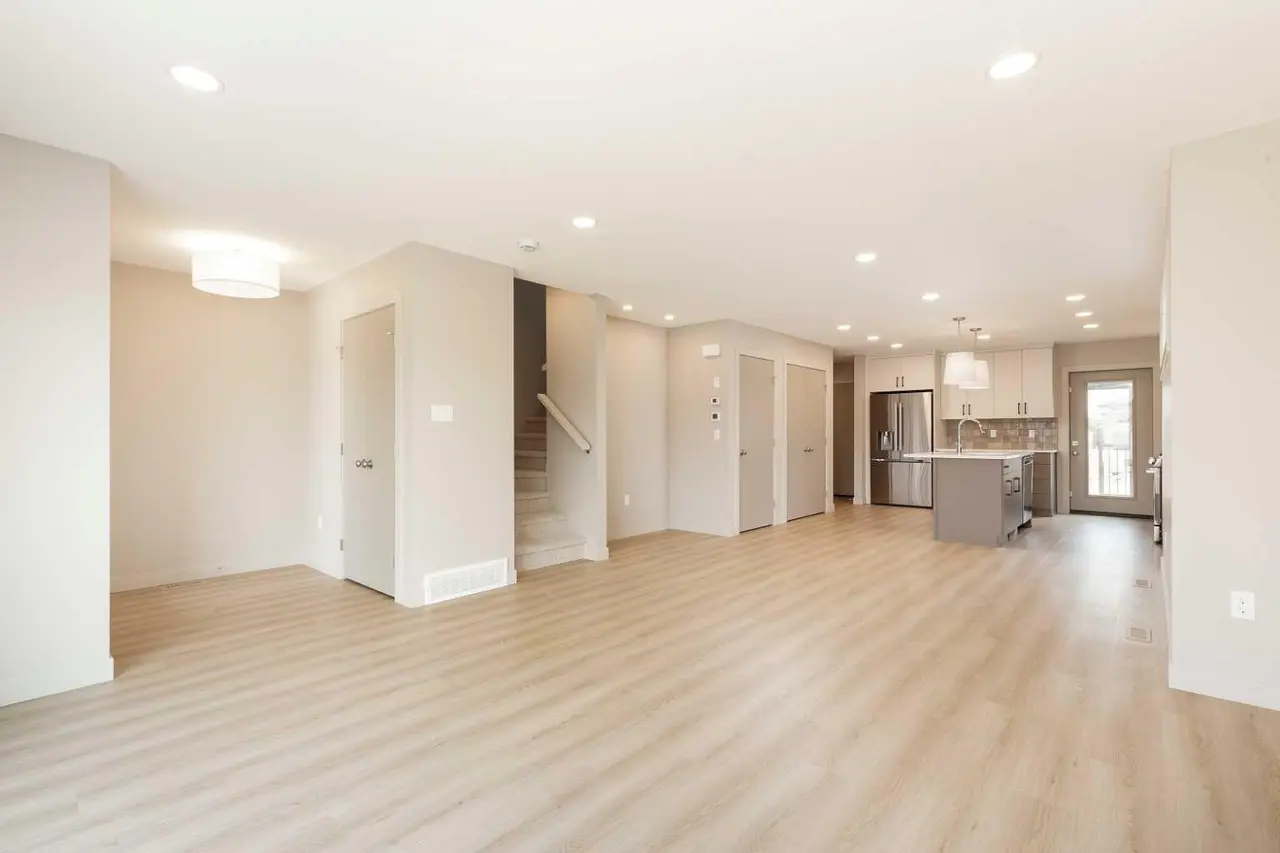 757 Riverhills Landing W