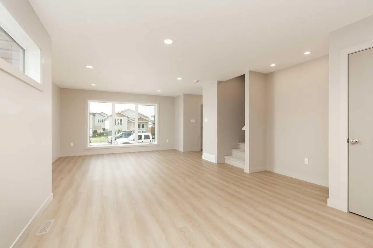 757 Riverhills Landing W