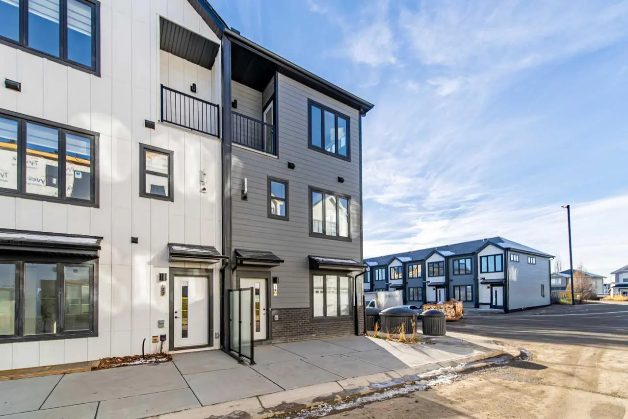 702A, 154 Arbour Lake Court NW
