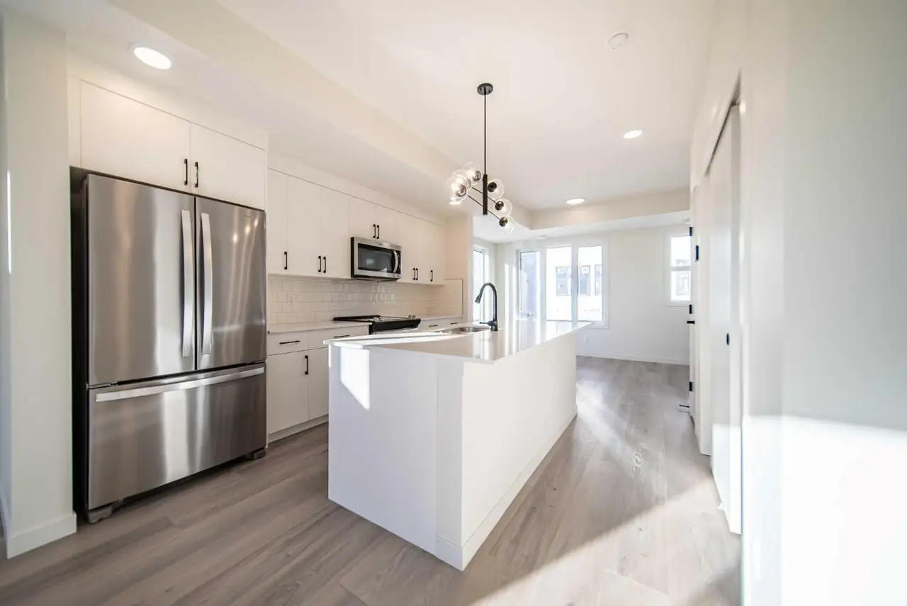 702A, 154 Arbour Lake Court NW