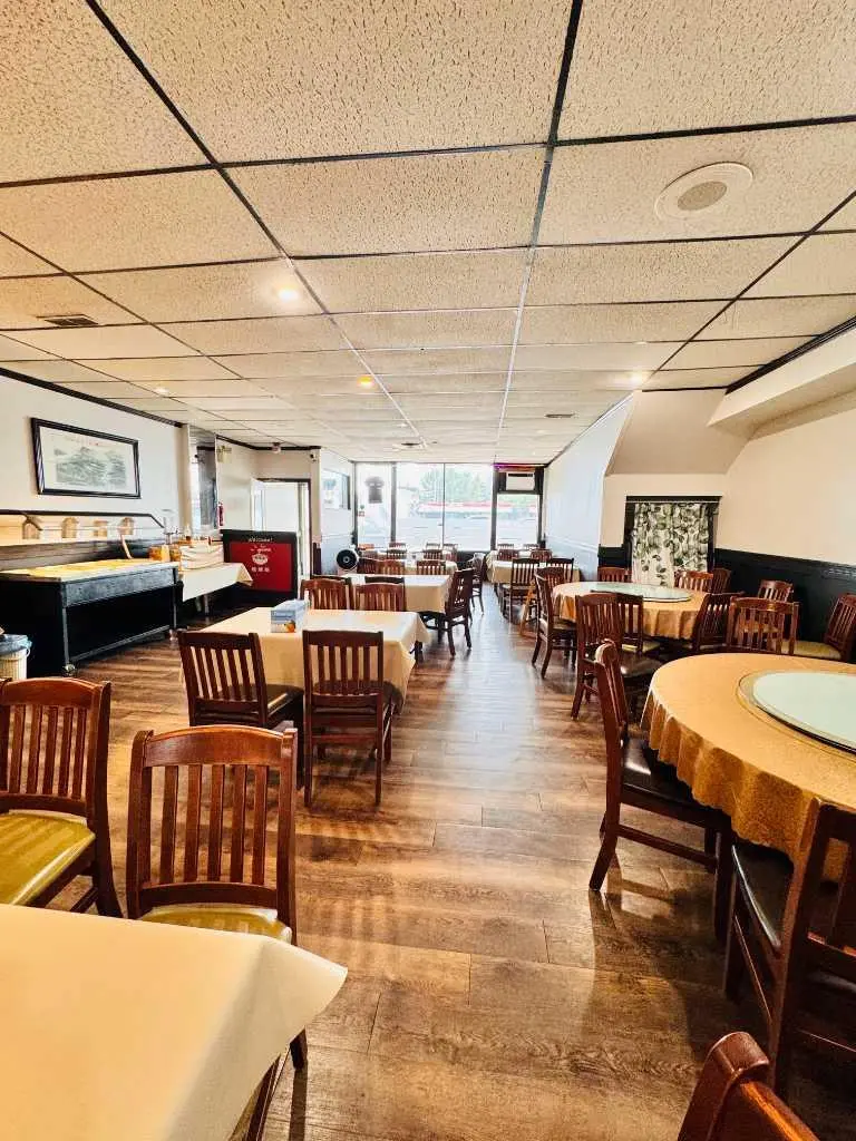 122 16 Avenue NE