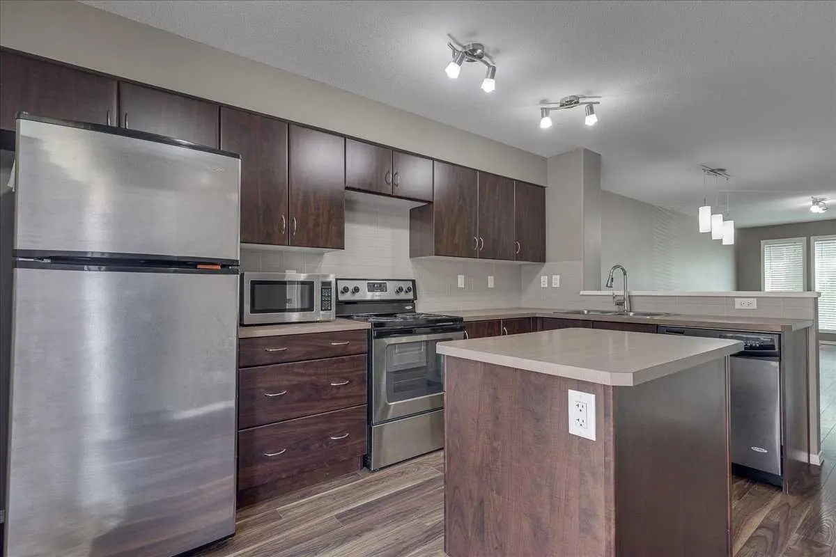 406, 30 Carleton Avenue 