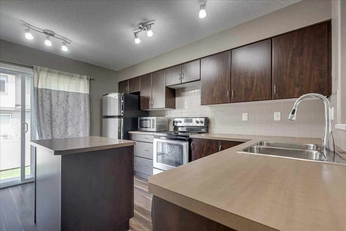406, 30 Carleton Avenue 