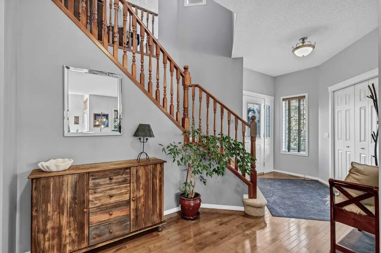402 Fairways Mews NW