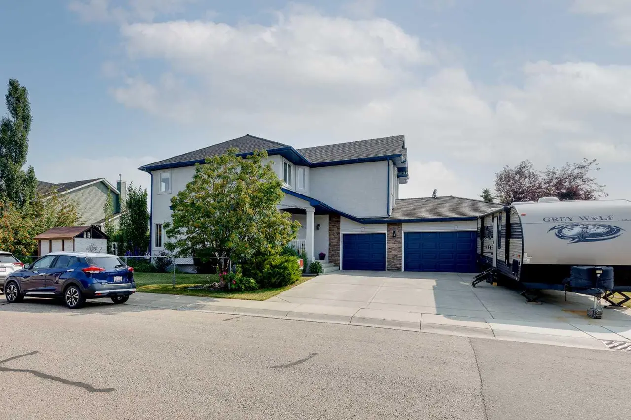 402 Fairways Mews NW