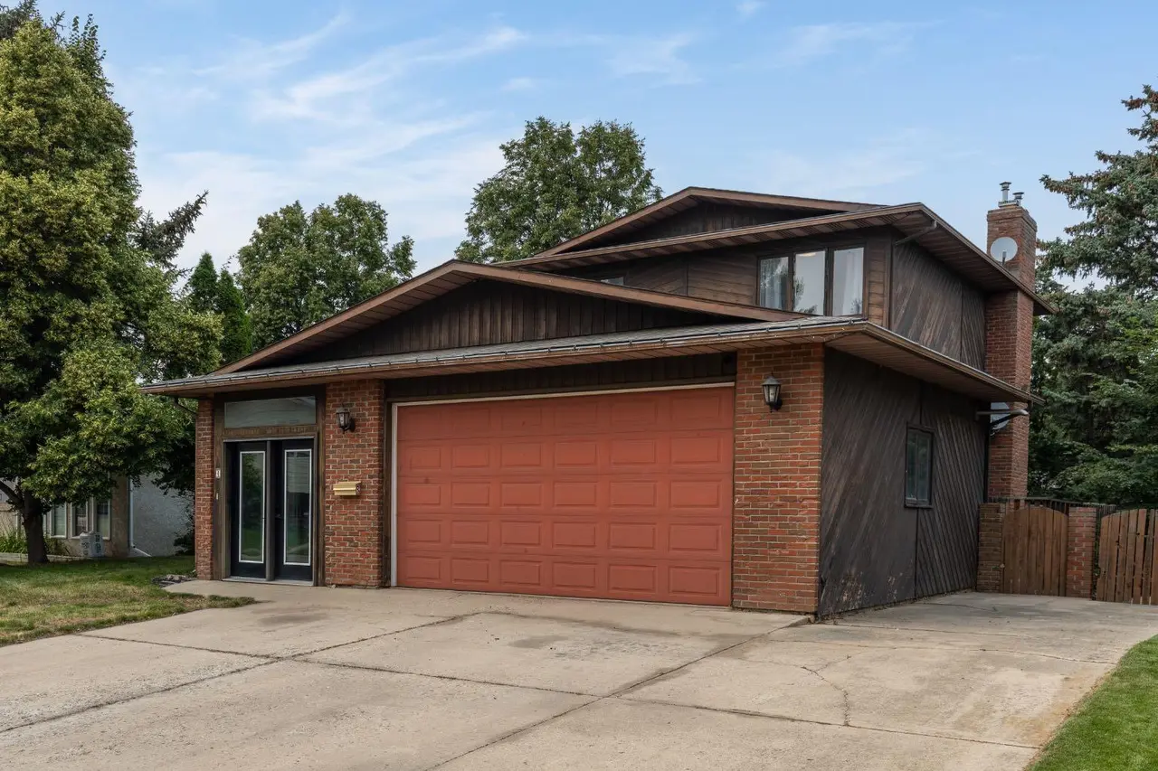 4 Greenwood Court SW