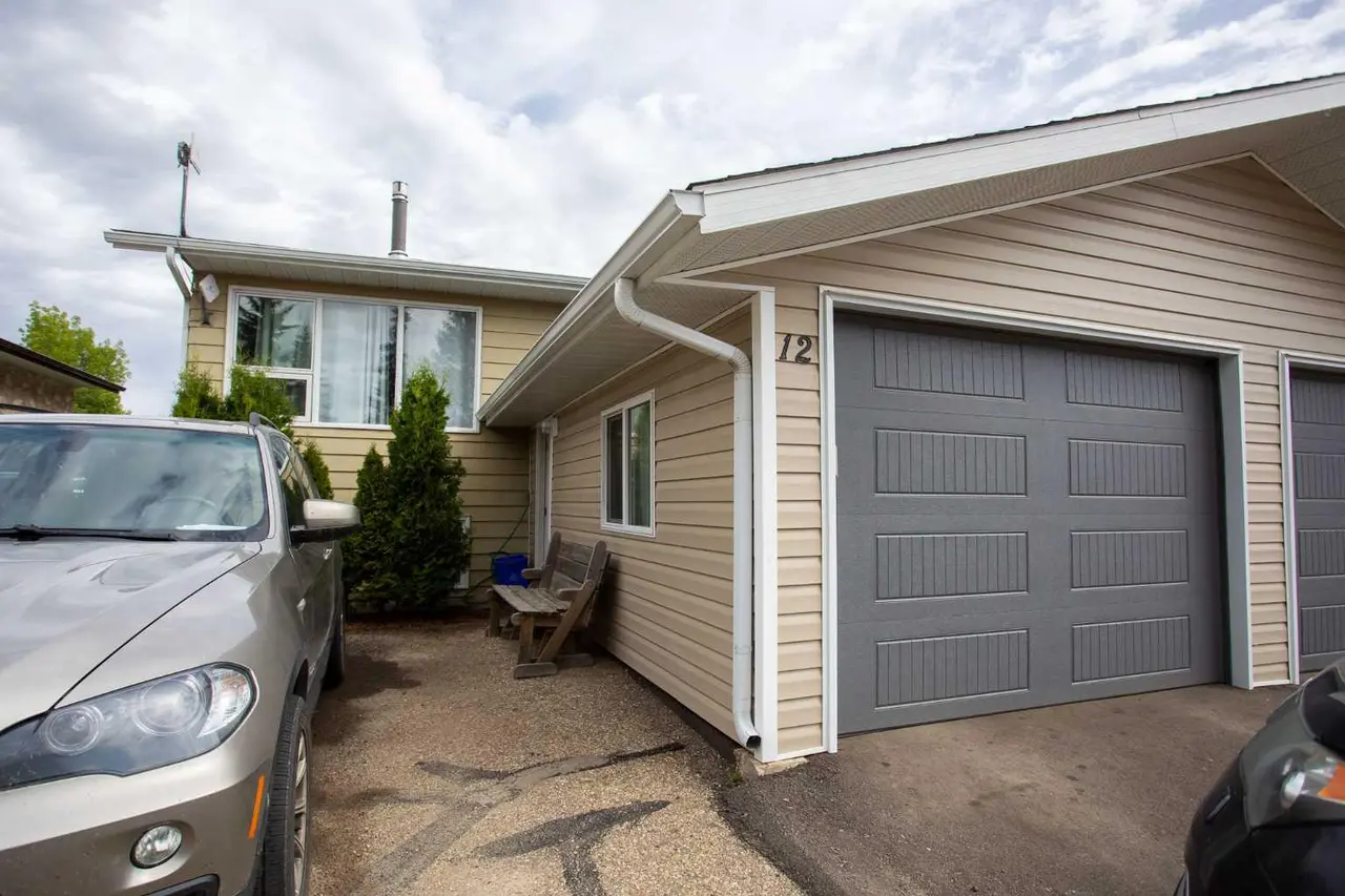 12 Valley Crescent 